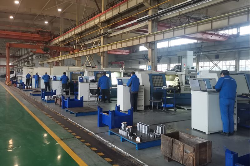 3、機(jī)加工車間數(shù)控車床班組全體員工早早進(jìn)入工作狀態(tài).jpg